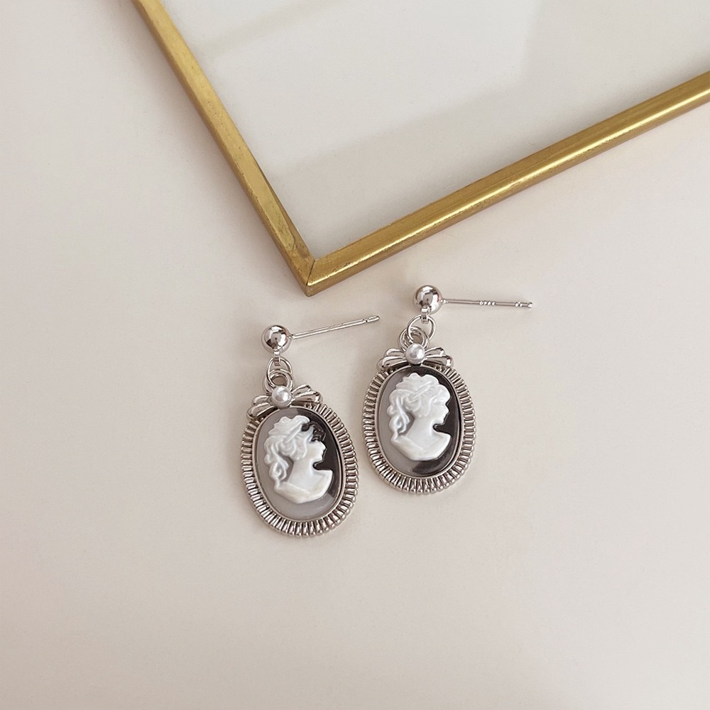 Vintage Antique Style Earrings With Silver Needle